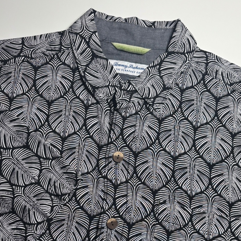 Tommy Bahama  Monstera Print Veracruz Cay Men's‎ Medium Black Viscose Camp Shirt